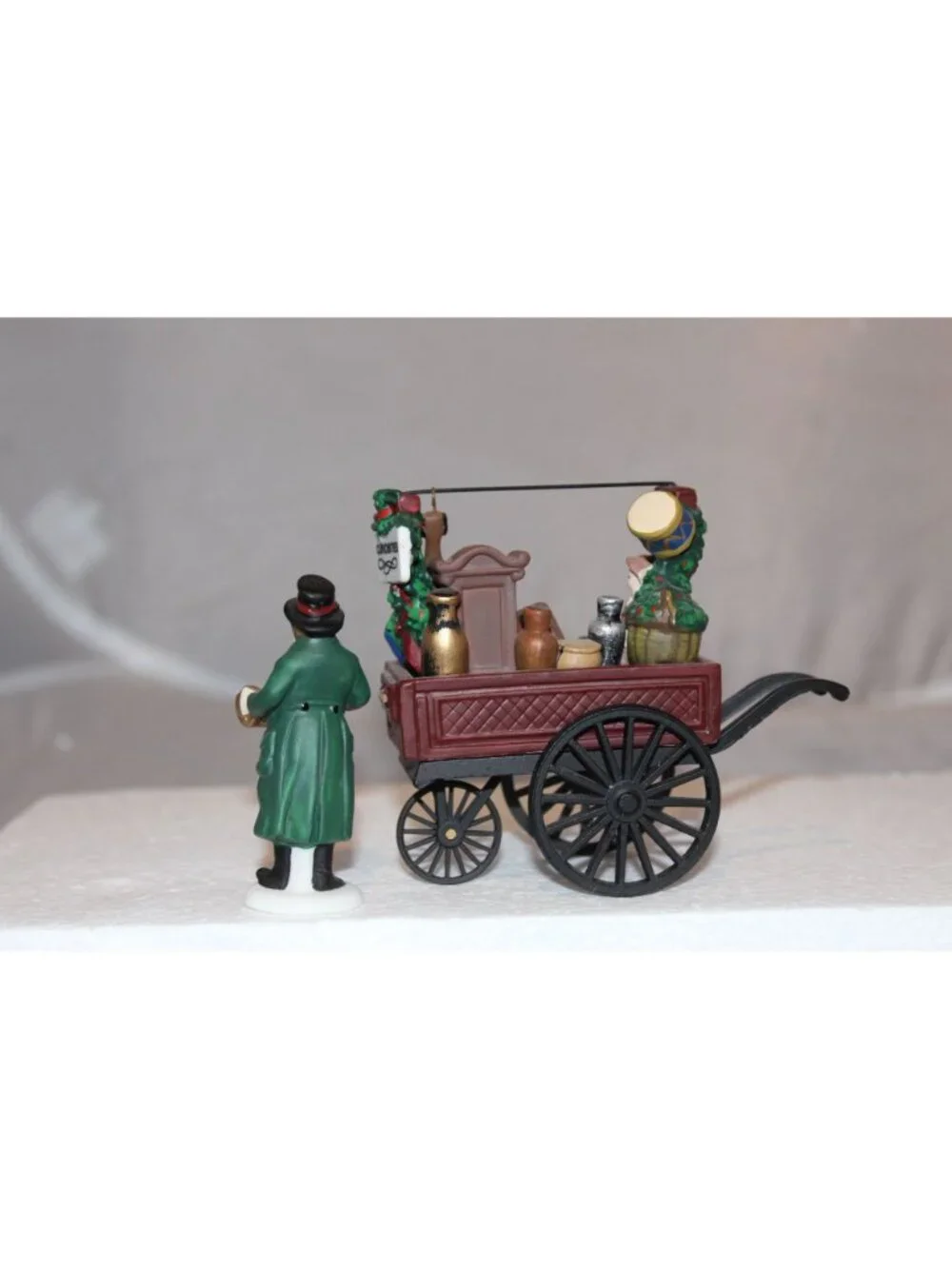 Dept 56 Dickens Village - Chelsea Market Curiosities Monger & Cart